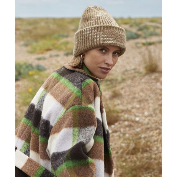 Chunky knit reverse patch beanie Thumbnail